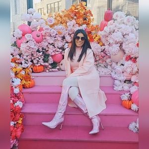 Meet your Posher, Monica